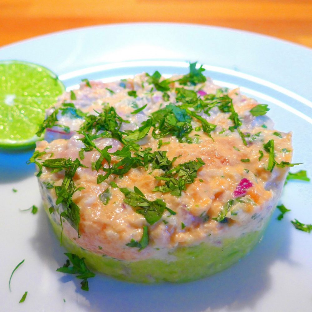 Tártaro de salmão com guacamole