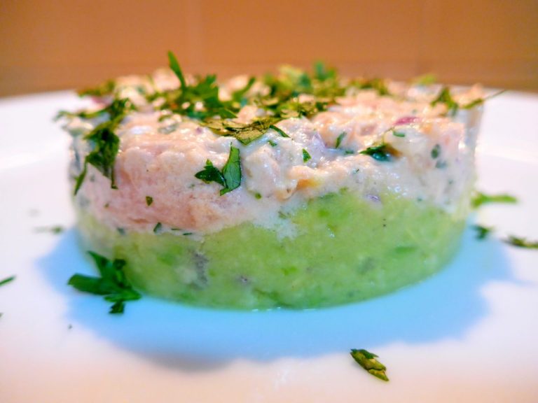 Tártaro de salmão com guacamole