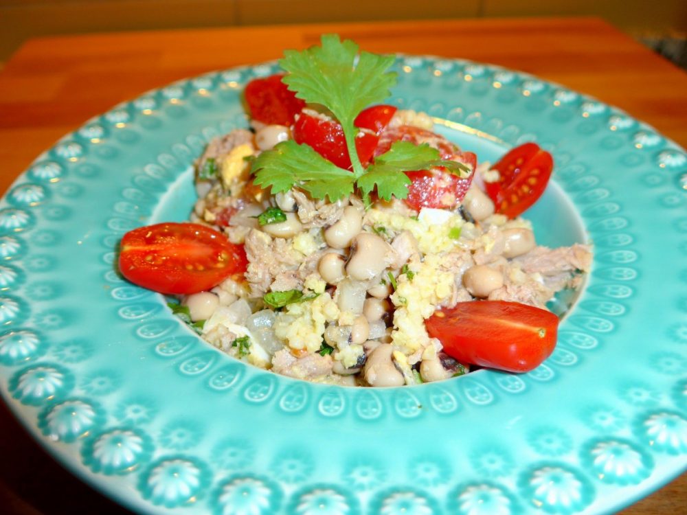 Salada de millet, feijão-frade e atum