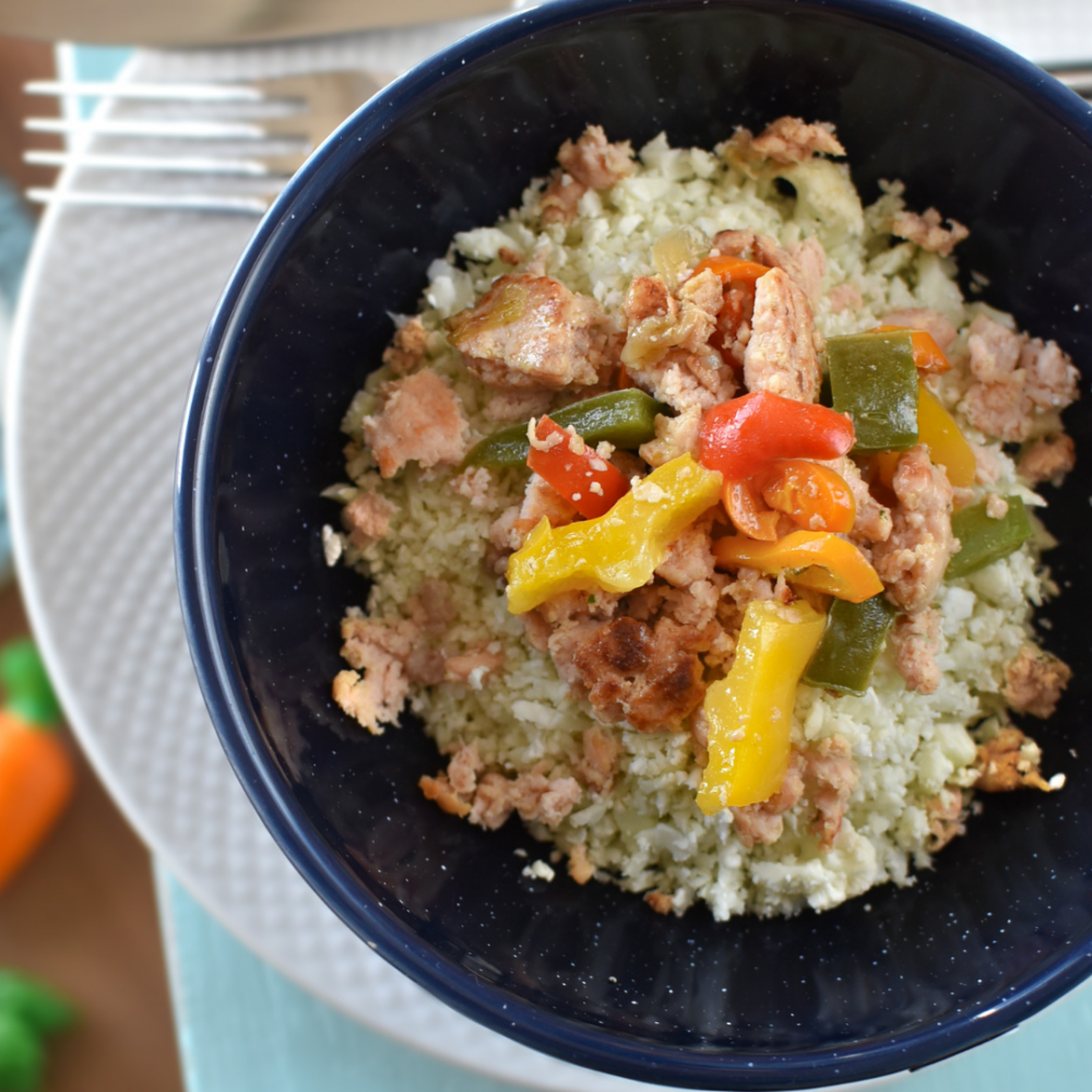 Arroz de couve flor com frango e pimentos