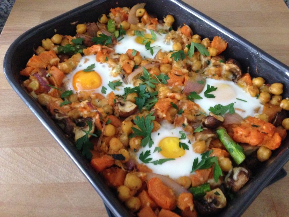 Estufado de grão com bacalhau e ovo escalfado