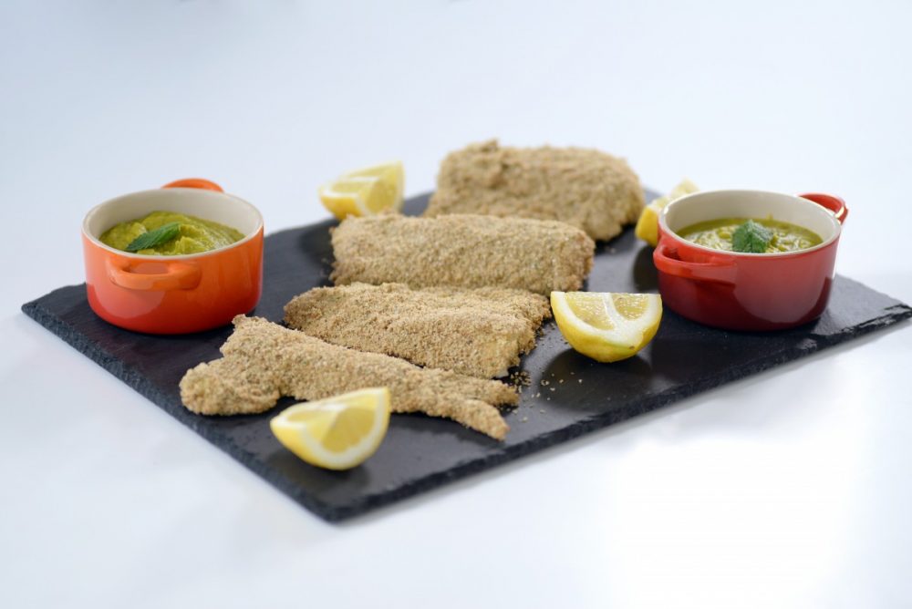 filetes de pescada saudáveis e puré de ervilhas - brasmar