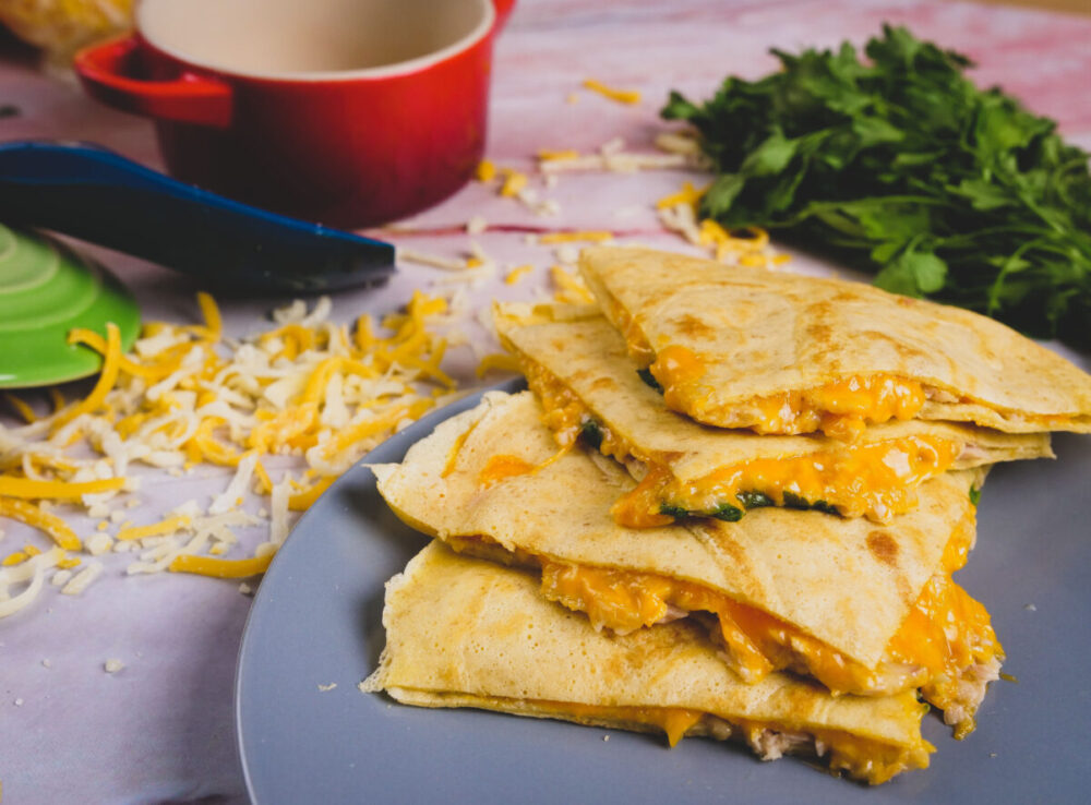 quesadillas de queijo e atum