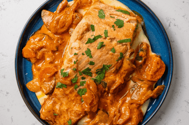 salmão na frigideira com legumes