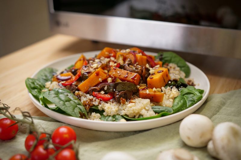 Legumes assados com quinoa e vinagre balsâmico 