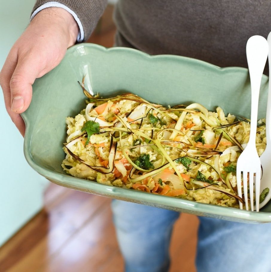 bacalhau à brás, bacalhau, cenoura, azeitonas, alho francês