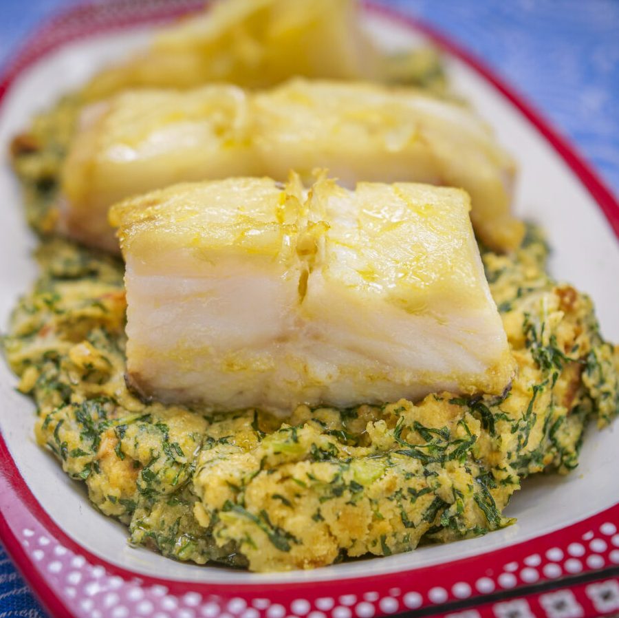 Bacalhau assado com migas de broa