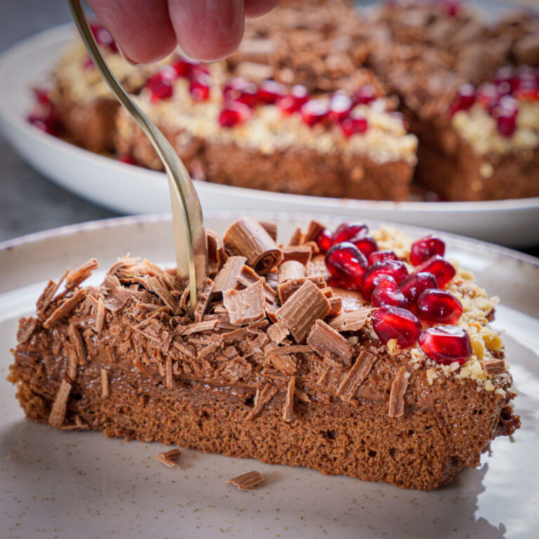 bolo de chocolate e avelãs