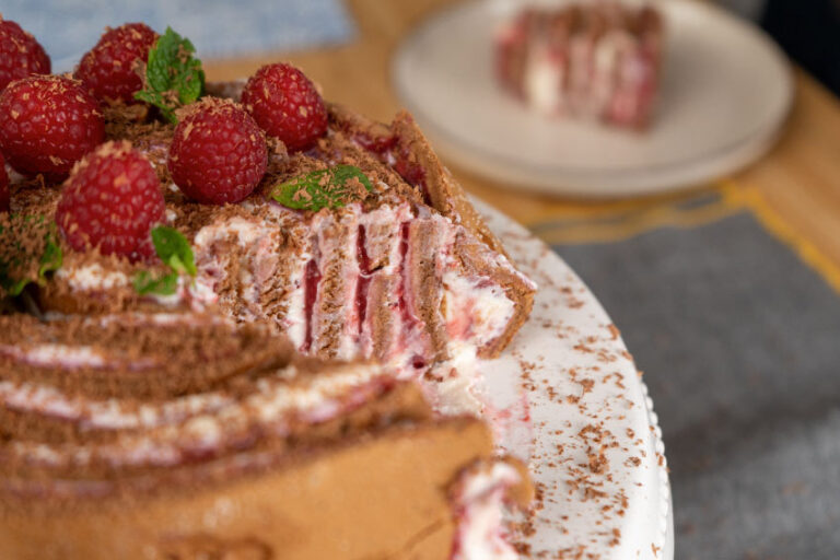 torta de chocolate e morango