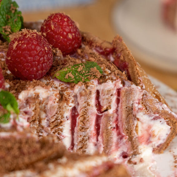 torta de chocolate e morango