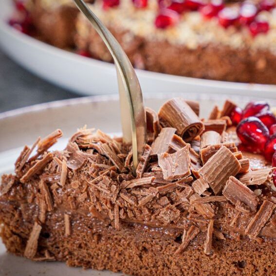 bolo de chocolate e avelãs