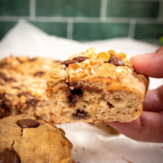 Bolo de banana e nozes