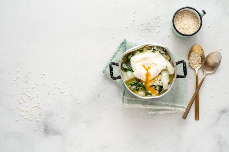 Canja de bacalhau com arroz e espinafres