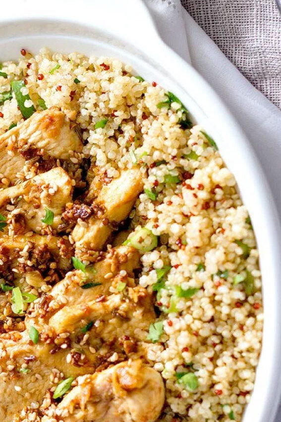 salada de frango com quinoa e abacate