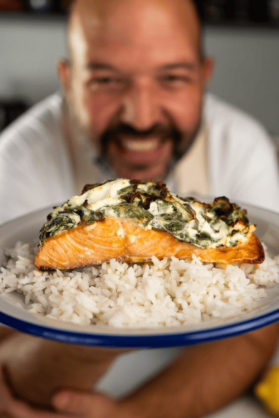 salmão com espinafres na air fryer
