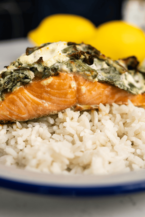 salmão com espinafres na air fryer
