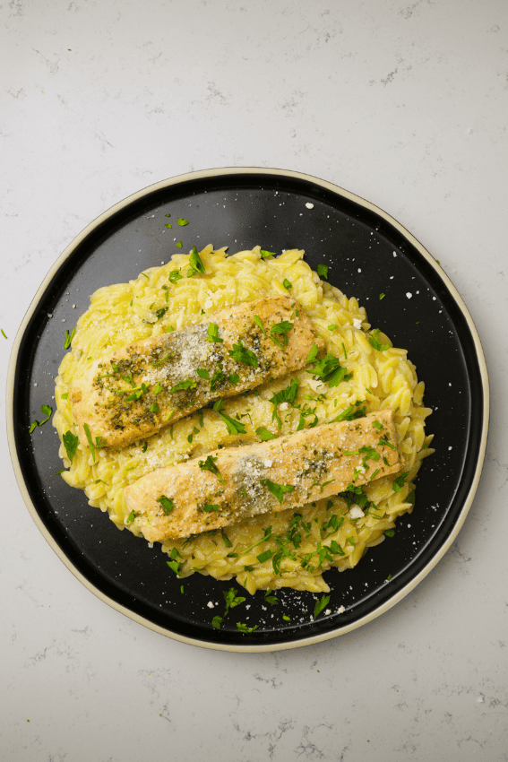 salmão com massa cremosa