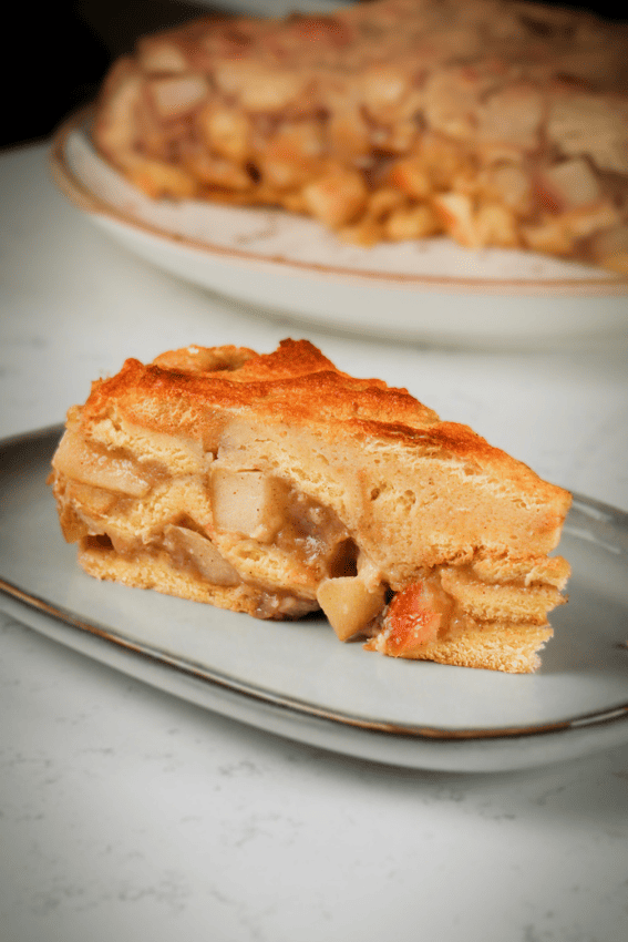 Pudim de rabanadas com caramelo de maçã