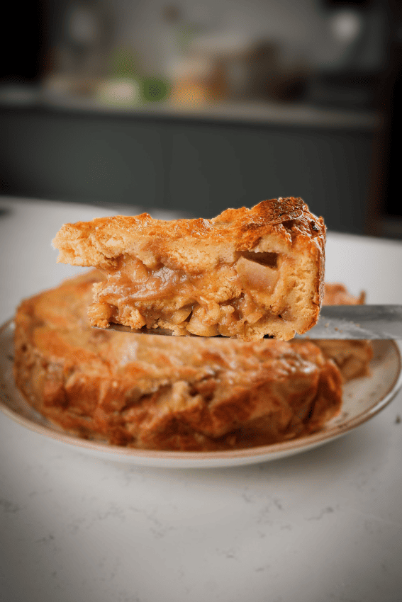 Pudim de rabanadas com caramelo de maçã