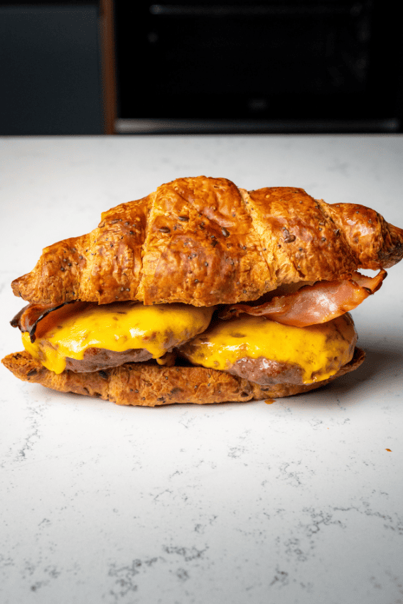 cheeseburguer croissant na air fryer