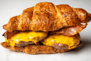 cheeseburguer croissant na air fryer