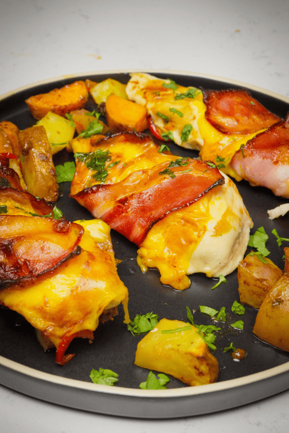 Tirinhas de frango com cheddar e bacon na air fryer