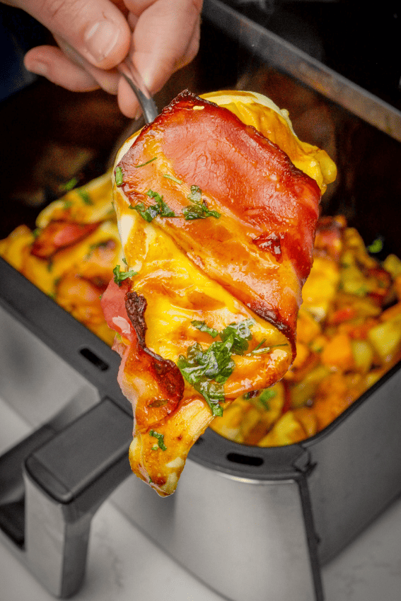 Tirinhas de frango com cheddar e bacon na air fryer